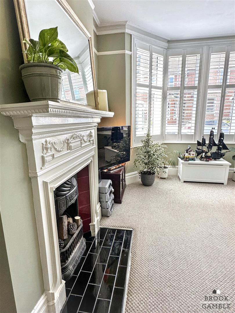 3 Bedroom House - Mid Terrace. Hurst Road in Eastbourne,  30